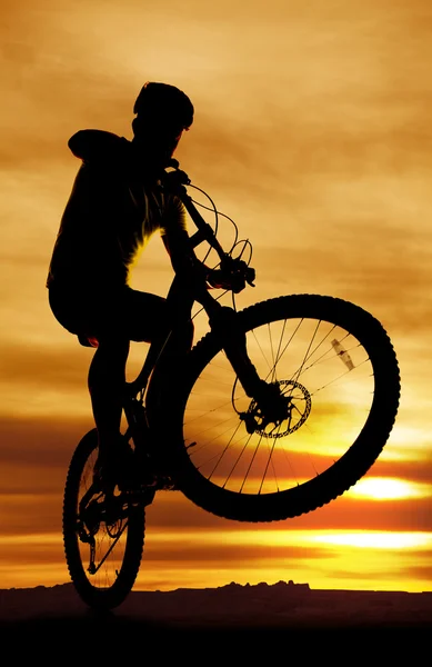ポップ アップ フロント タイヤ自転車のシルエット — ストック写真