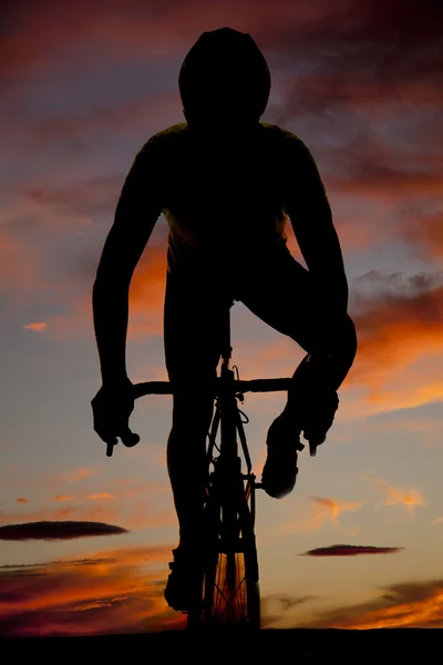 Sylwetka człowieka na rowerze do przodu — Zdjęcie stockowe