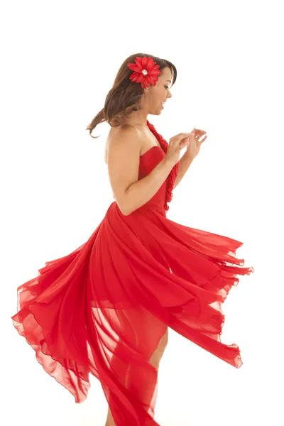 Žena v červené šaty předení — Stock fotografie