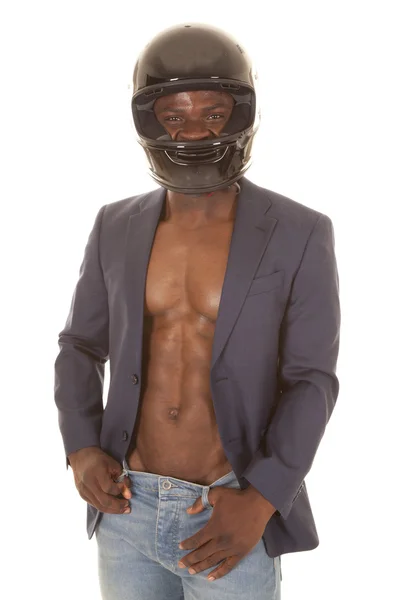 Человек в чемодане без рубашки и шлема — стоковое фото