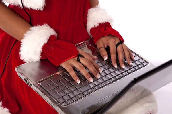 Kerstmis meisje met laptop — Stockfoto