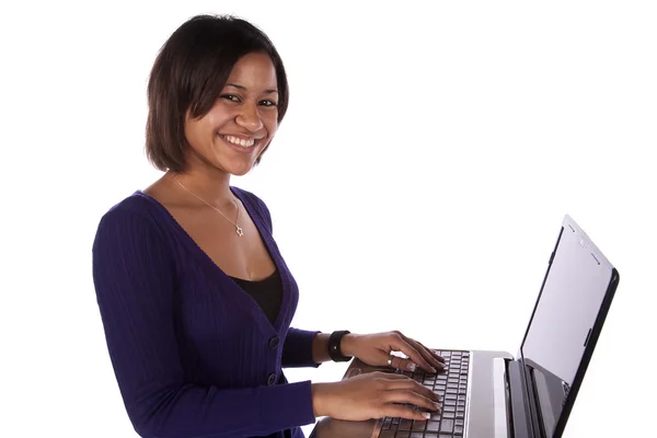 Mulher segurando computador — Fotografia de Stock