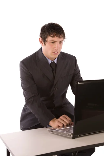 Homme d'affaires travaillant sur l'ordinateur — Photo