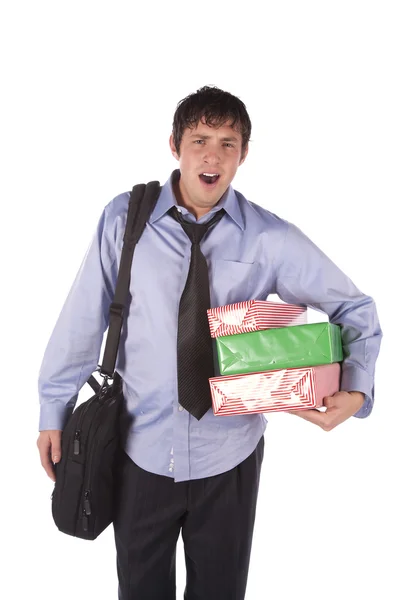 Hombre de negocios hablando por teléfono que está cansado después del trabajo llevando regalos . — Foto de Stock