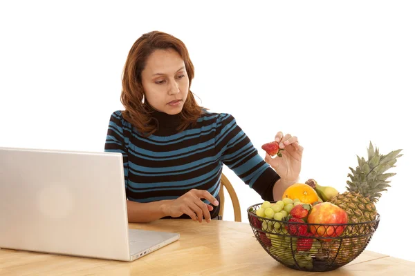 Trabajador de fresas — Foto de Stock