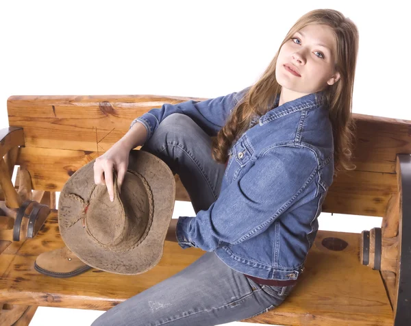 Vrouw op Bank hoofd terug — Stockfoto