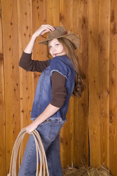 Woman with hand ob hat and rope — Stock Photo, Image