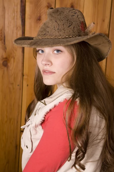Kvinna på nära håll med brun hatt — Stockfoto