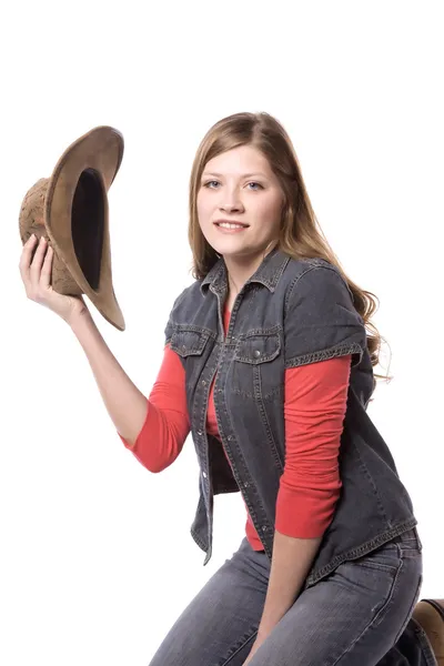 Mujer arrodillada con sombrero — Foto de Stock