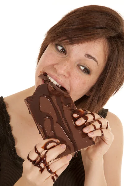 チョコレートをかじる — ストック写真