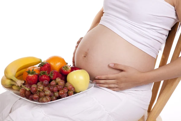 Gravid mage och frukt — Stockfoto