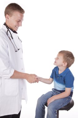 Doktor ve el sıkışan çocuk