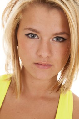 yüzünü sarı yakın çekim