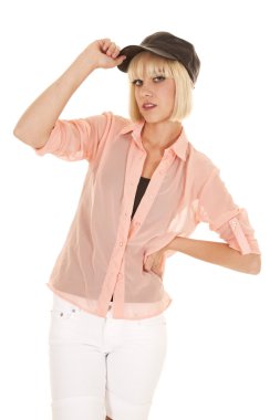 kadın siyah şapka şeftali top tutma ipucu