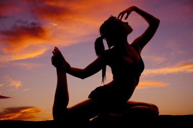 Silhouette fitness bacak eli yüzü yukarı