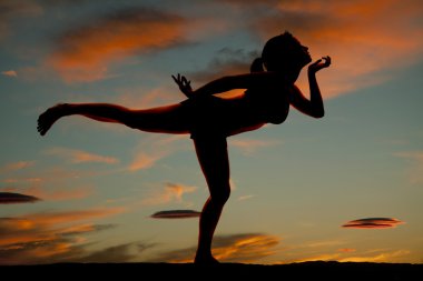 siluet kadın fitness bacak dışarı el çene