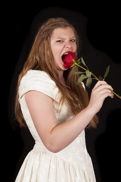 Ragazza vestito bianco morso rosa — Foto Stock