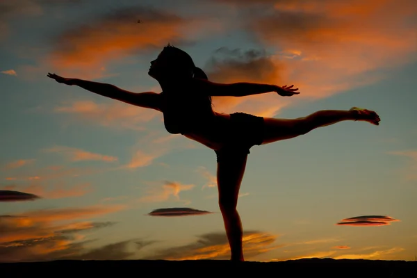 Silhuett kvinna fitness yoga arm ben ut — Stockfoto
