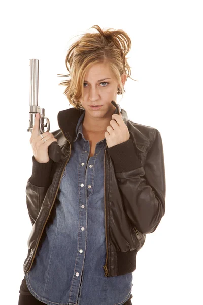 Mujer denim camisa negro chaqueta pistola hasta —  Fotos de Stock