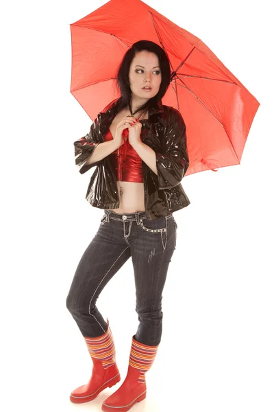 Mulher top vermelho e botas guarda-chuva . — Fotografia de Stock