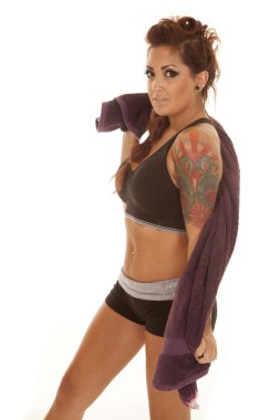 kadın fitness omuz aramaya dövmeler