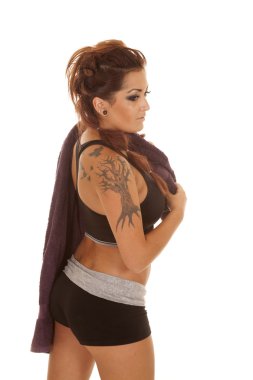 kadın fitness omuz yan tarafa dövmeler.