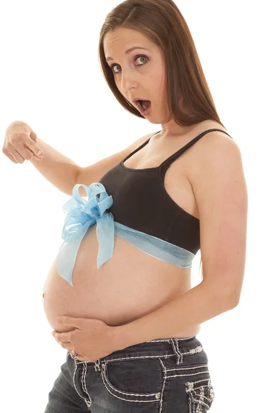 Shock en el punto de la cinta azul embarazada — Foto de Stock