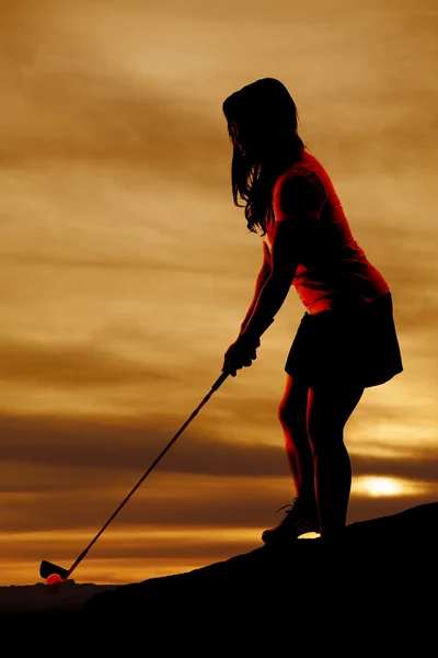 Kobieta koszula różowy golf trzymać sylwetka celem — Zdjęcie stockowe
