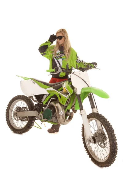 Woman glasses green stand behind motorcycle — Stock Photo, Image