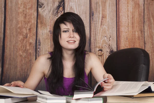 Woman office books confused — Stock Photo, Image