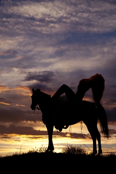 Kovboy sallanan ipi at üzerinde — Stok fotoğraf