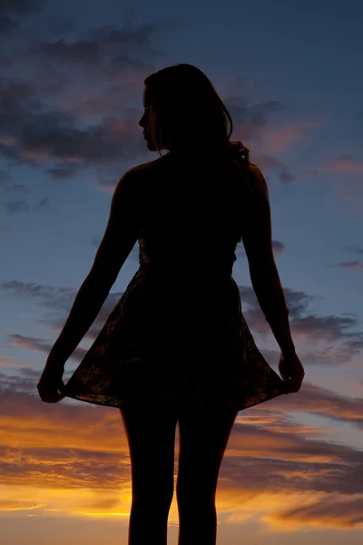Silhouet vrouw korte jurk blik kant — Stockfoto