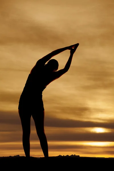 Fitness-Silhouette streckt Arme in die Höhe — Stockfoto