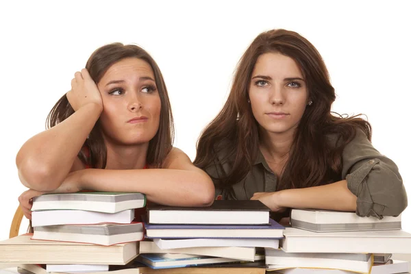 Dos libros de mujeres cara divertida — Foto de Stock