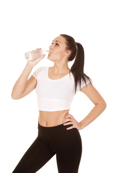 Vrouw fitness water drinken outfit — Stockfoto