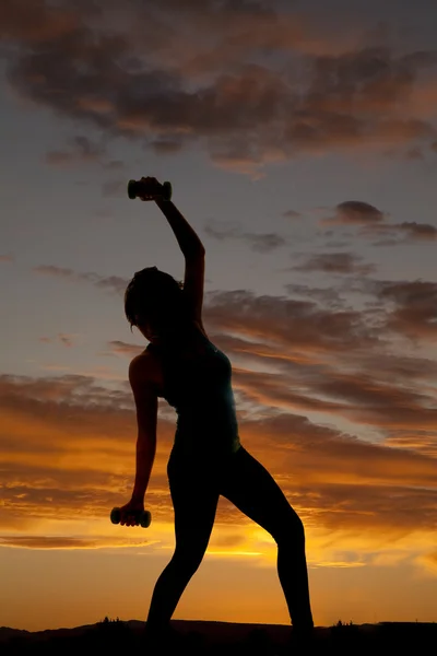 Silhouet vrouw fitness draai gewichten — Stockfoto