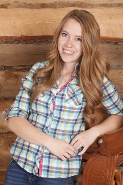 kadın gülümseme eyer yalın