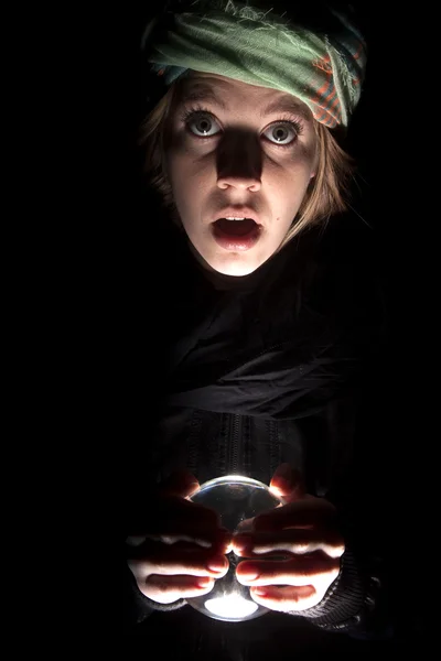 女性の水晶玉ターバン ショック — ストック写真