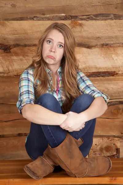 Mujer cuadros triste madera fondo — Foto de Stock