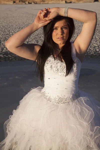 महिला औपचारिक ड्रेस डोके बंद वर बर्फ हात — स्टॉक फोटो, इमेज
