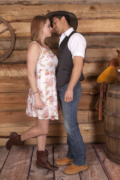 Cowboy bereit, Frau zu küssen — Stockfoto