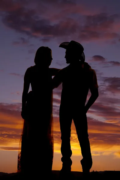 Cowboy couple stand silhouette look at each other — Stock Photo, Image