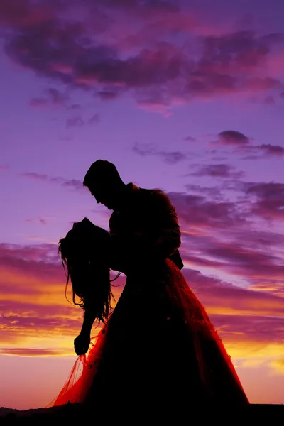 Silhueta casal dança mergulho — Fotografia de Stock