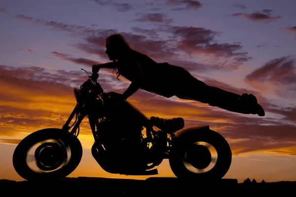 Femme vélo volant — Photo