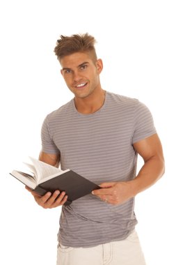 erkek çizgili gri gömlek kitap gülümseme