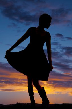 siluet kadın botları elbise etek tutmak