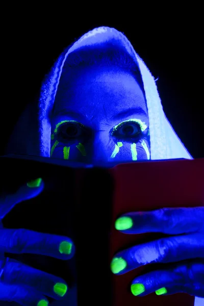 Woman black light book eyes look over — Stock Photo, Image