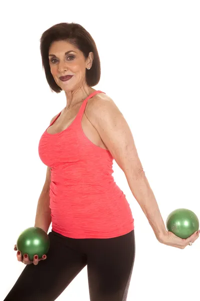 Mujer mayor bolas verdes aspecto fitness — Foto de Stock