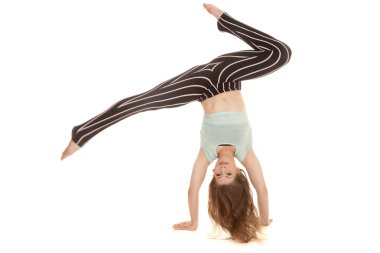 kadın şerit yukarı dans elleri ayakları aşağı pantolon