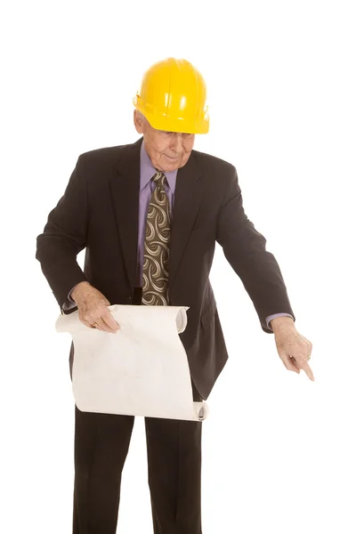 Anziano uomo vestito hardhat piani punto verso il basso — Foto Stock